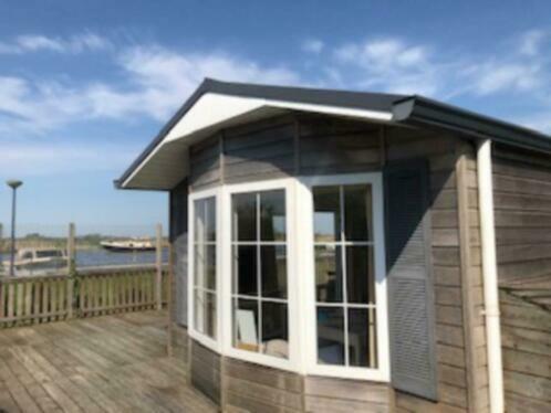 Вилла Waterchalet Number 6 Recreationpark Yn'E Lijte Grou Met Ligplaats Boot Экстерьер фото